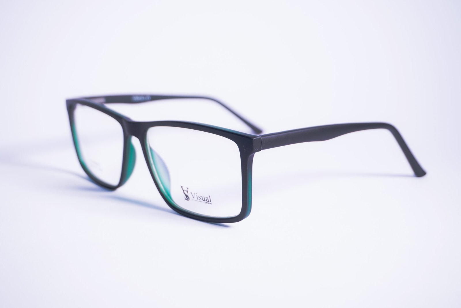Armazón Negro con Detalles en Verde — Estilo Urbano