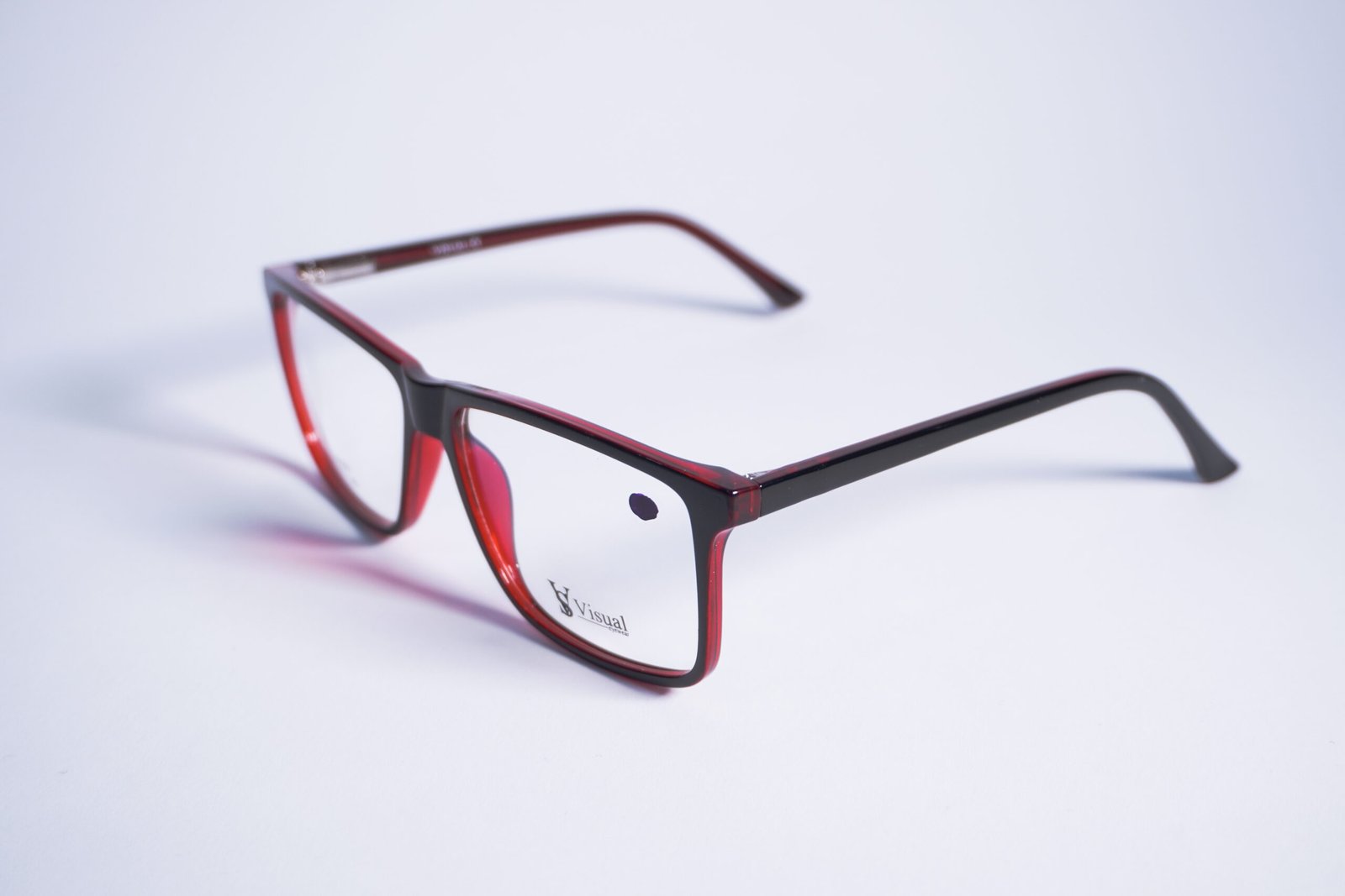 Armazón Negro con Acabados en Rojo