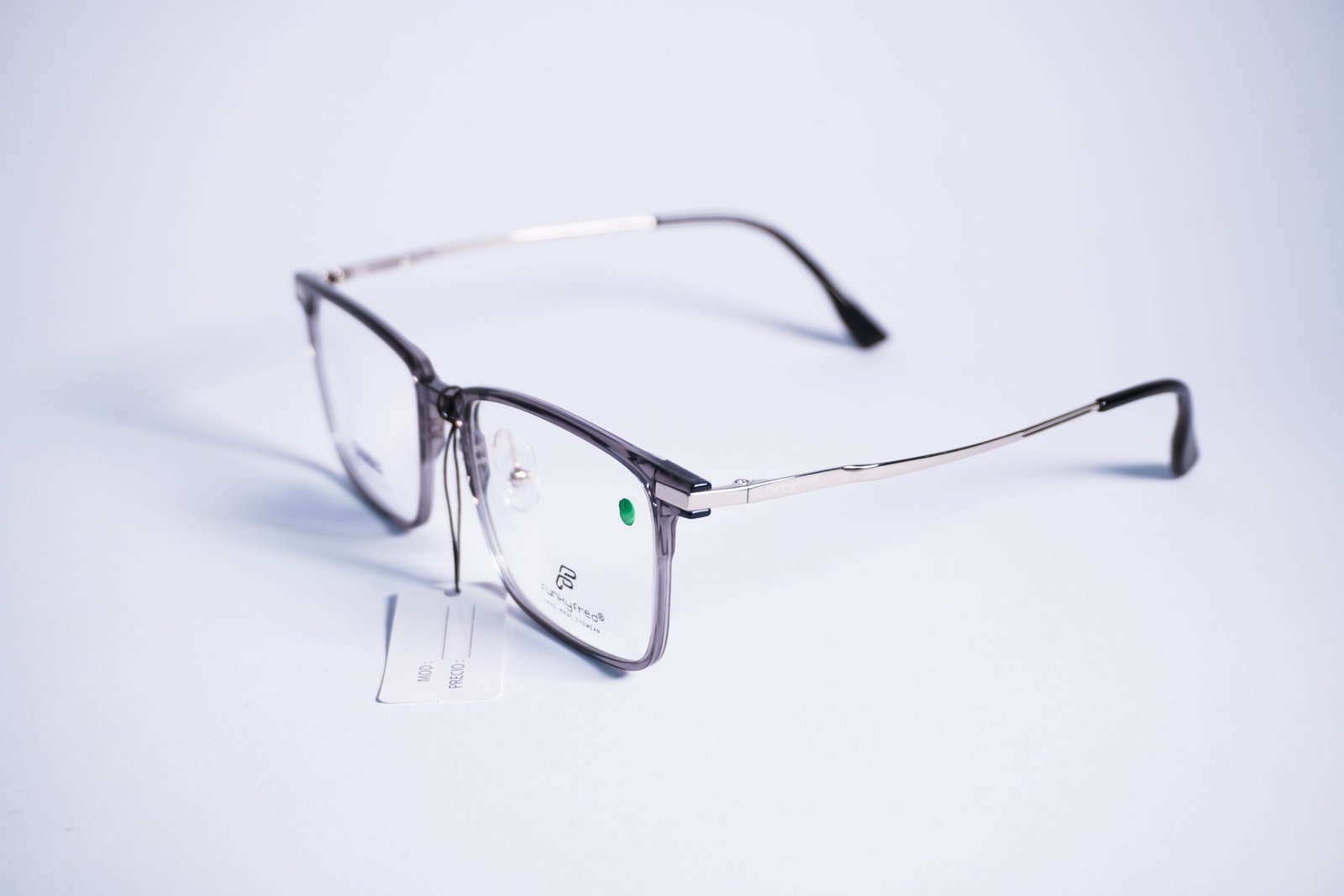 Armazón Gris Clear con Terminales Metálicas