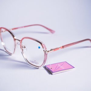 Armazón Rosa Clear con Acabados Adamantados y Plaquetas